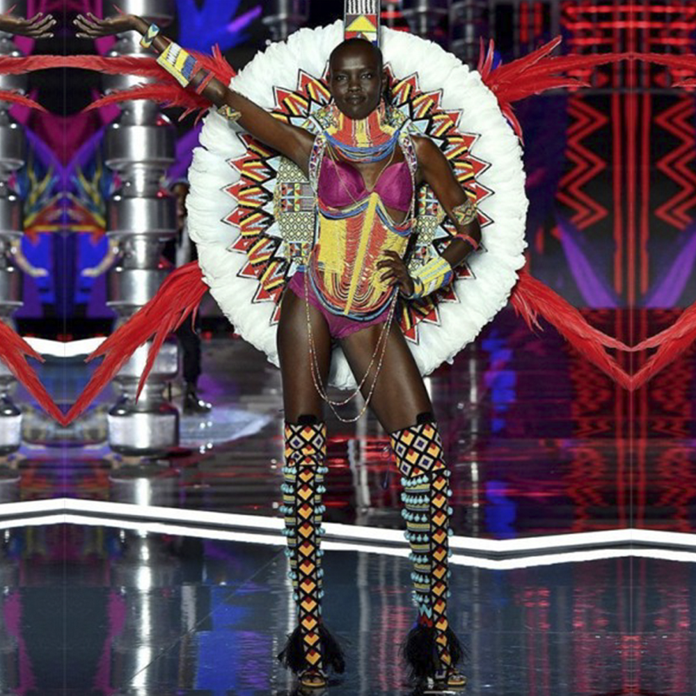 Grace Bol no desfile da Vicotira